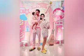 王思佳女儿周岁趴史上最狂！「蛋糕会旋转」还有酒吧：浮夸到底图片