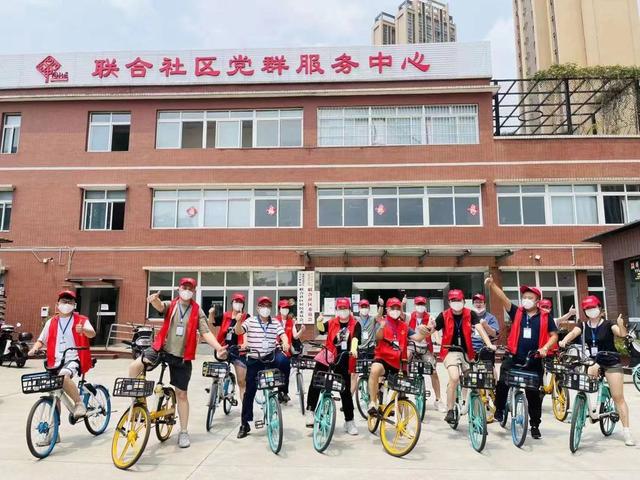 成都银行志愿者持续坚守疫情防控最前线