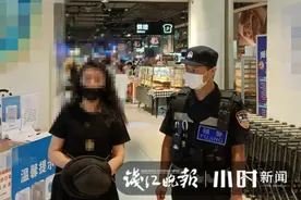 杭州女子急匆匆来领丢失的手机，被保安当场认出：在超市干这事的原来是你图片
