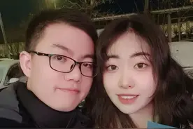 那些在火车站、列车上的浪漫邂逅！超甜！图片