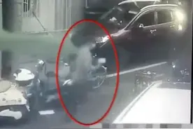 武汉一男子打卡式盗窃电瓶200多块！终被警方蹲点抓获图片