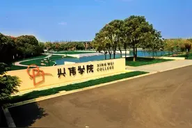 去年仅5人毕业，上海一所大学4年学费60万！一位被预录取学生准备复读：看漏了学费数字图片