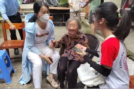 老接头户陈玉兰：13岁，她就挎着花篮送情报图片