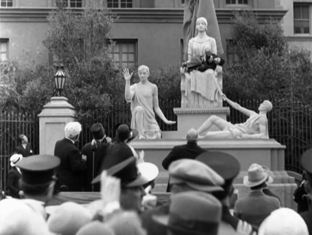 虚拟空间中的《乘风破浪》：真人秀能看见真人吗