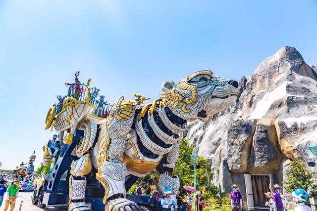 机甲战士巡游、奥特曼变身、美人鱼表演，沪上主题乐园带来暑期游玩新体验