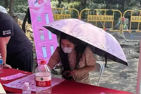 多才多艺，热爱旅行！美丽的女警察也来千佛山相亲，快来与她邂逅图片