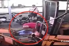 ​“对不起……”广州一公交车司机突然跑下车，全车乘客却纷纷点赞！原因很暖图片