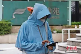 全副“捂”装迎战高温 你身上的防晒衣靠得住吗？图片