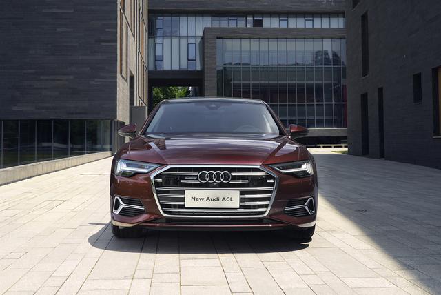 全新双外观造型升级，新款奥迪A6L售42.79万元起 | 一线车讯