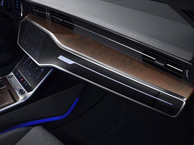 全新双外观造型升级，新款奥迪A6L售42.79万元起 | 一线车讯