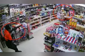 4名20多岁年轻人持枪抢劫 被八旬老人用猎枪击退图片