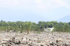 台湾一轻航机坠落焚毁父子二人身亡！父亲有超20年飞行经验图片