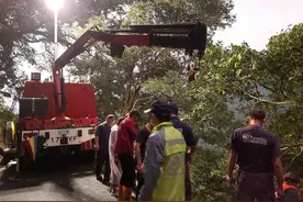 台湾两对夫妻开车到山区游玩坠下山坡致2死2伤！现场曝光图片