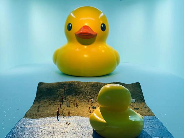 梦的迷你世界老鼠和肥猫（大黄鸭与伙伴相聚北京巨物面前）