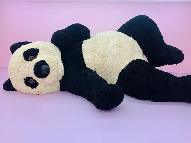 大黄鸭与伙伴“相聚”北京：巨物面前，人人平等