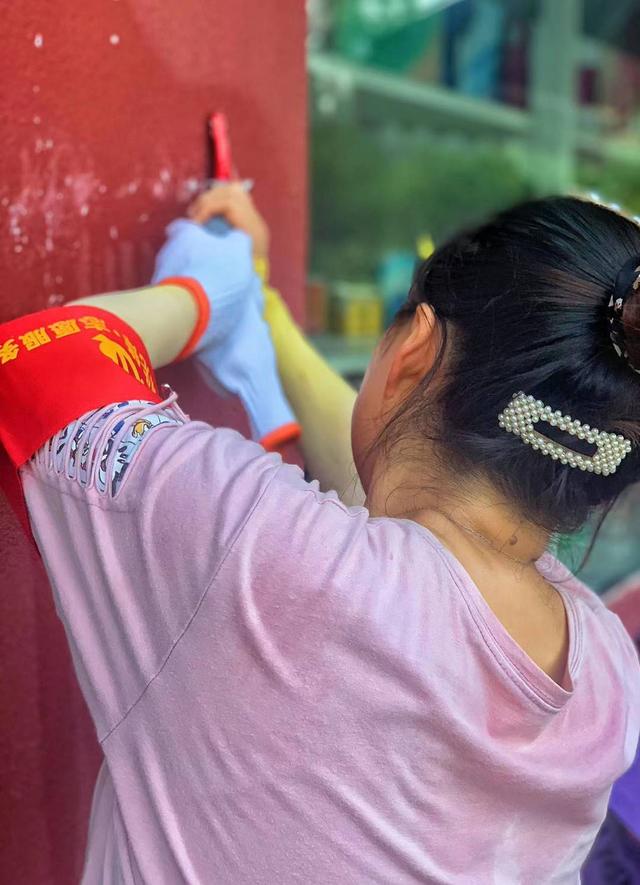 成都青白江区：长满杂草的花园变成村民的“共享菜园”