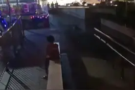 江西南丰县一男童路边流浪引关注，官方：会积极进行帮扶图片