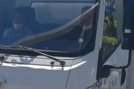 天目新闻连线捐十余万元物资义乌老板娘：疫情可以隔离但温暖永远不会图片