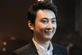 还记得国民老公王思聪吗？最近又换女友了？图片