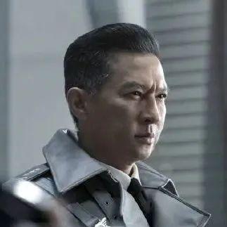 《明日战记》：机甲很酷，特效很炫，故事很弱