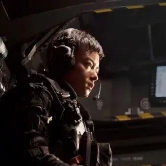 《明日战记》：机甲很酷，特效很炫，故事很弱