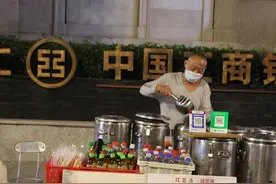 快评丨糖水爷爷遭网暴放弃生意，别让口水之争伤害温良老人图片