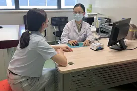 杭州小伢儿常把拼音“bp”看成“d q”是怎么回事？在这家医院学习障碍门诊找到了原因……图片