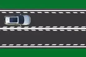 左转还是直行？遇到这种车道怎么走？这个小知识可别忽略了图片