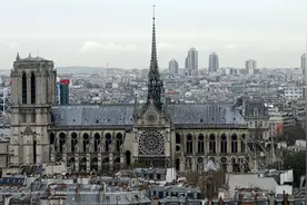 美国游客在巴黎圣母院附近的公厕被性侵图片