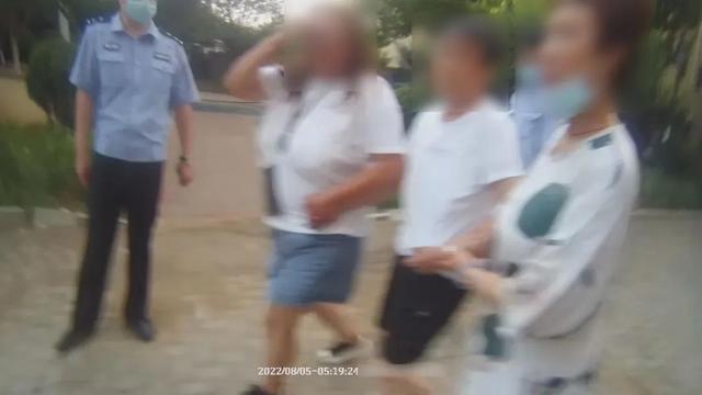 阿尔茨海默症老人凌晨走失 通州民警3小时寻回