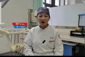 90后口腔科女医生任菁，用“镶艾莎公主牙齿”的话赢得孩子的信任图片