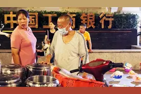 10年不涨价，还能免费续杯，“糖水爷爷”居然也逃不过网暴图片