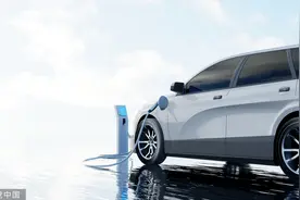 靠“山寨车”起家，汽车妖股ST众泰上半年亏损2.7亿，复工复产仍遥遥无期｜看财报图片