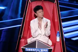 两位助教行使权力，梁静茹队内PK，本期“好声音”太精彩了图片