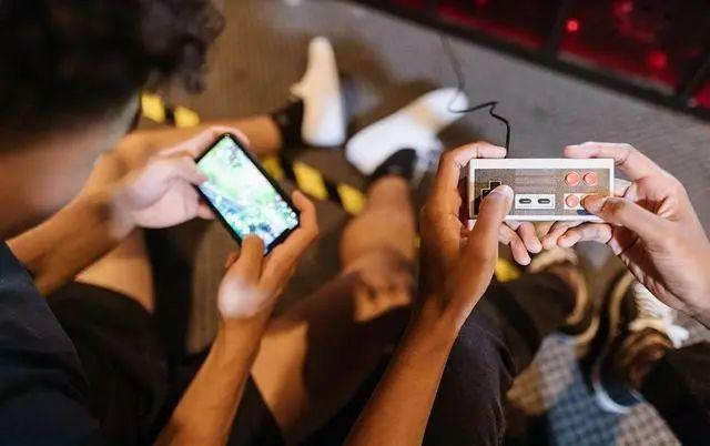 微信支持手机与电脑互迁聊天记录；淘宝宣布上线方言语音搜功能；腾讯看点APP将停止运营>>速看APP一周大事件