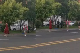 吉林多名大妈在马路边上跳舞，警方：不允许跳，如还有会劝阻视频封面