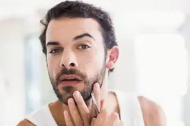 刮胡子的频率会影响男性寿命吗？提醒：这3个时间建议不要刮图片