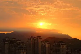 山东青岛：夕阳映晚霞 风景美如画图片