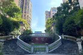 四川泸州一小区业主被催交“天价”物业违约金？律师：物业服务未达标 业主有权拒交或不足额交付物业费图片