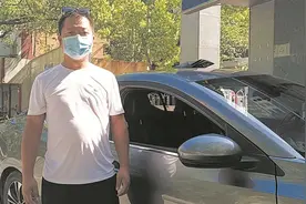 和男朋友闹矛盾 冲动之下跳长江 众人携手施援 年轻女子获救图片