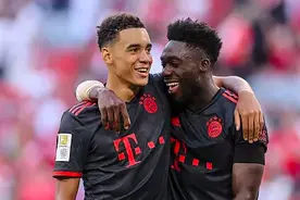 「德甲」拜仁完胜狼堡，小将穆夏拉独占射手榜首席图片