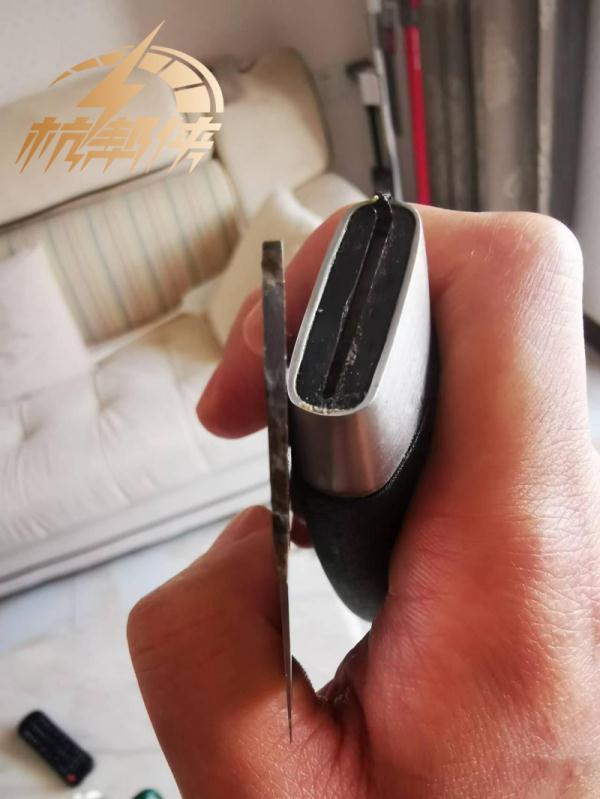 一刀两断？杭州男子切西瓜，一刀下去刀……断……了……