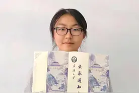 “被子里看书”的女孩考上武大，她感谢老师“教我热爱这个世界”图片