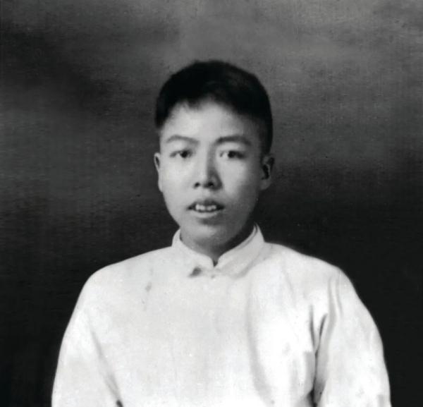 父亲为儿子独守空坟数十年，里面竟藏着中国共产党第一部党章