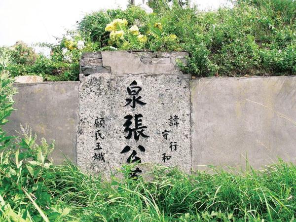 父亲为儿子独守空坟数十年，里面竟藏着中国共产党第一部党章