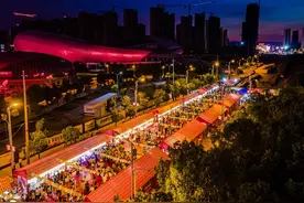 江西赣州游人如织 绚烂夜色多彩景迷人图片