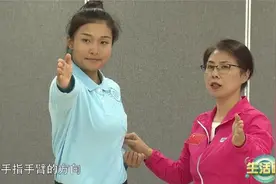 两个动作让你悄悄瘦下来，零基础也能练图片