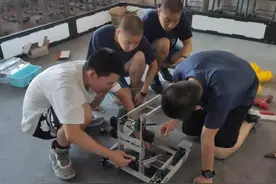 奉贤曙光中学双胞胎兄弟小学中学读同一公办学校，相互鼓励共同考入上海交大图片