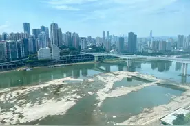 嘉陵江被晒干？长江上游水文局称未断流，系水位降低浅滩露出图片