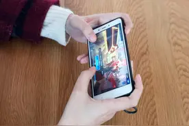 曾经月入2万元，而今挣不到钱还被骗押金 揭开游戏“陪玩”职业一角：“俱乐部化”仍需规范与透明图片